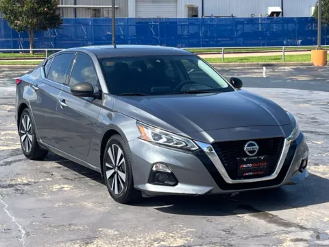 Photos of 2022 Nissan Altima 2.5 SL for sale in Alvin, TX at Auto Boutique Texas