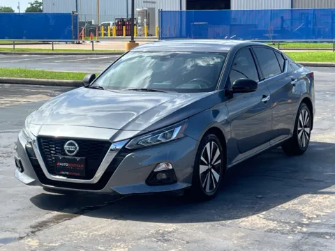 Another view of 2022 Nissan Altima 2.5 SL for sale in Alvin, TX at Auto Boutique Texas