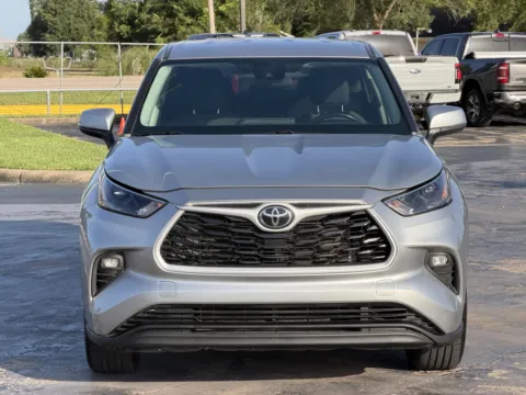 More photos of 2022 Toyota Highlander LE at Auto Boutique Texas, TX