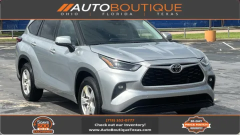 Silver 2022 Toyota Highlander LE for sale in Alvin, TX