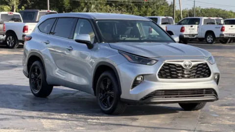 Photos of 2022 Toyota Highlander LE for sale in Alvin, TX at Auto Boutique Texas