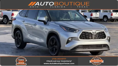 Silver 2022 Toyota Highlander LE for sale in Alvin, TX