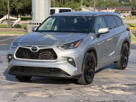 Another view of 2022 Toyota Highlander LE for sale in Alvin, TX at Auto Boutique Texas