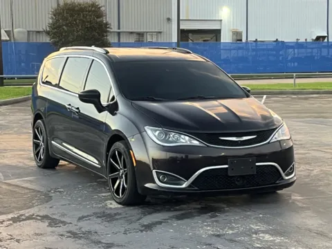 Photos of 2017 Chrysler Pacifica Touring-L Plus for sale in Alvin, TX at Auto Boutique Texas