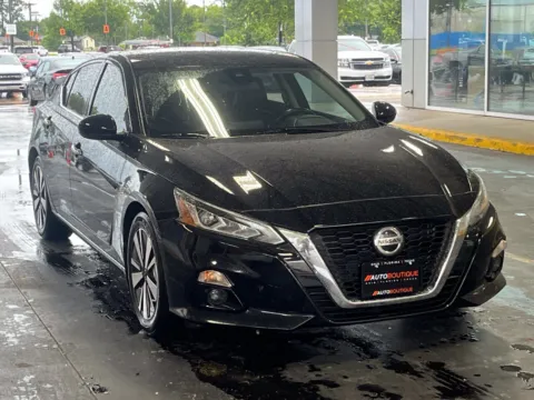 Photos of 2022 Nissan Altima 2.5 SL for sale in Alvin, TX at Auto Boutique Texas