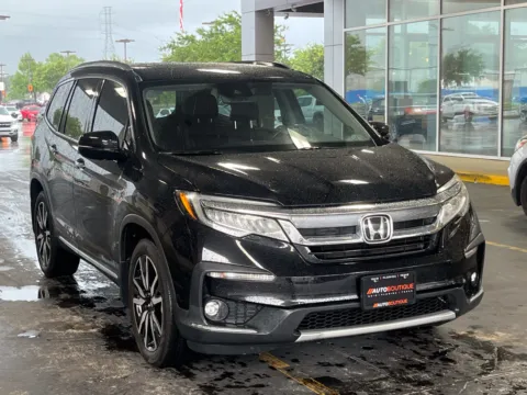 Photos of 2019 Honda Pilot Touring 7-Passenger for sale in Alvin, TX at Auto Boutique Texas