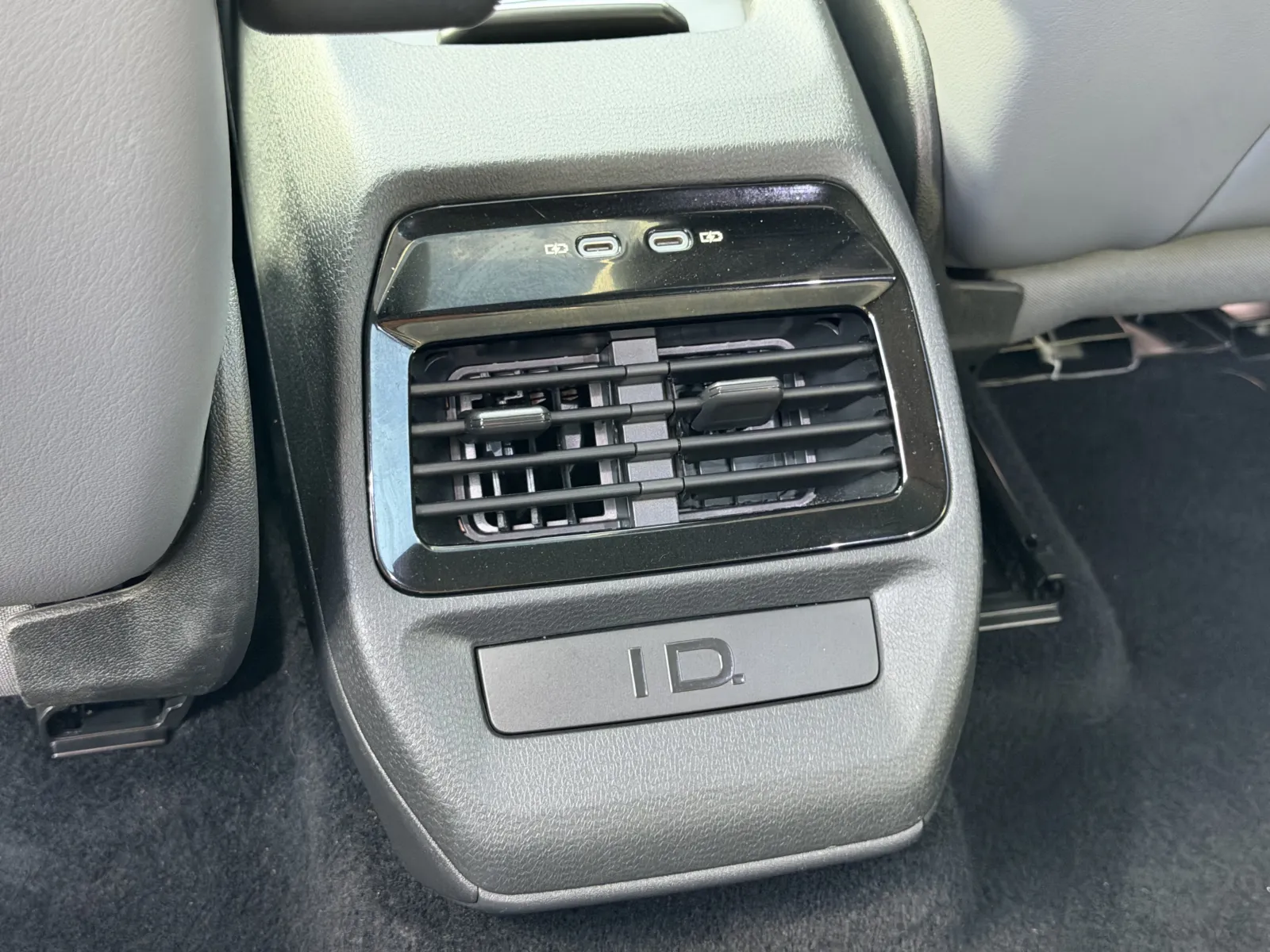 Volkswagen ID.4 photo 28