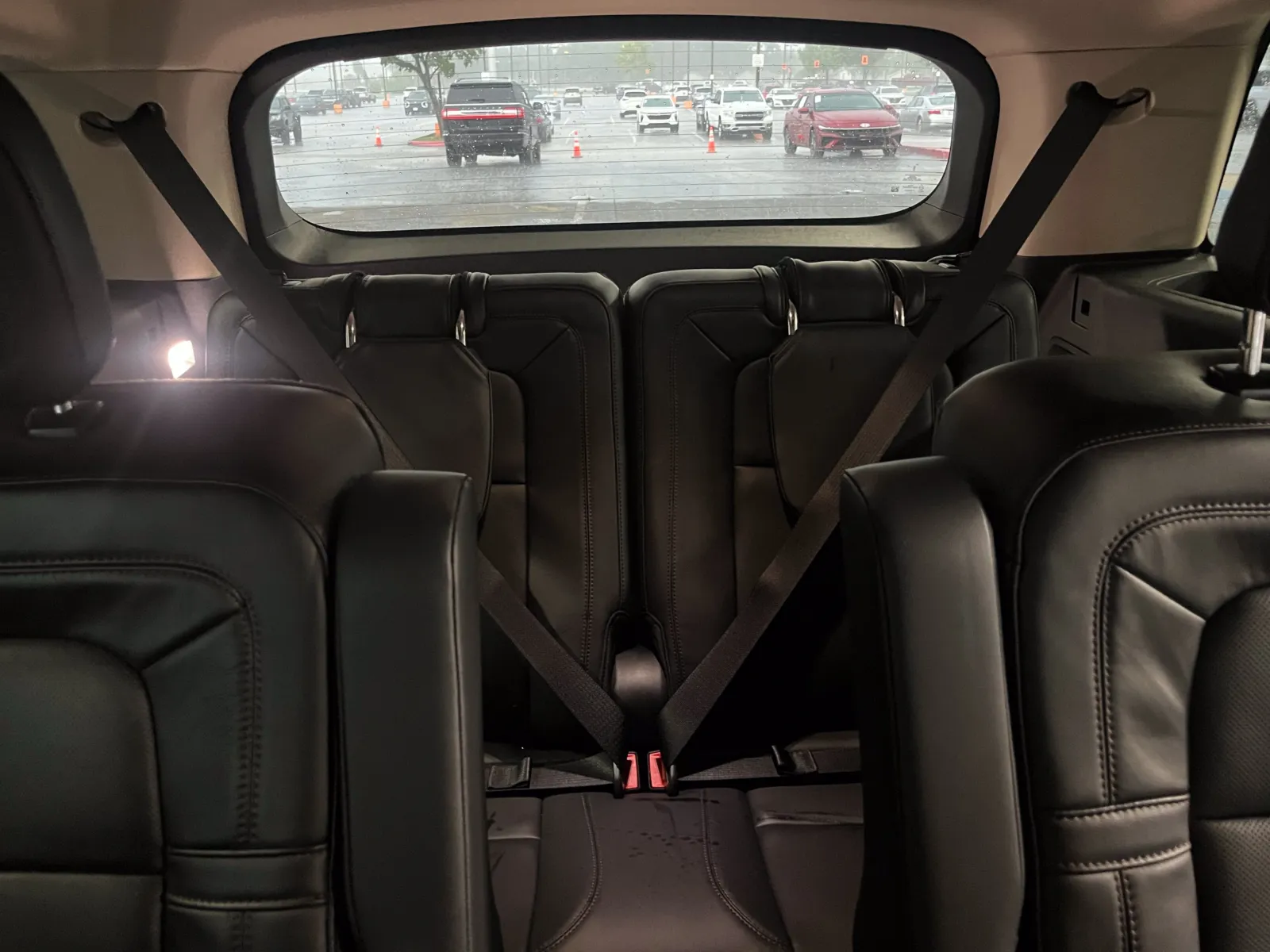 Lincoln Aviator photo 26