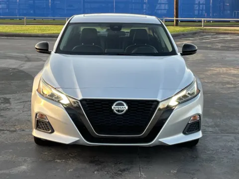 More photos of 2020 Nissan Altima 2.5 SR at Auto Boutique Texas, TX