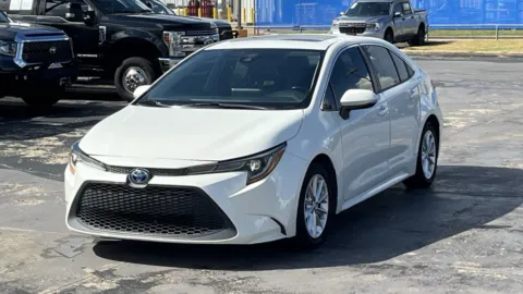 White 2020 Toyota Corolla XLE for sale in Alvin, TX