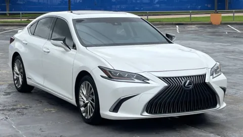 White 2019 Lexus ES 300h Ultra Luxury for sale in Alvin, TX