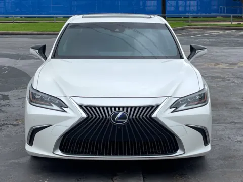 More photos of 2019 Lexus ES 300h Ultra Luxury at Auto Boutique Texas, TX