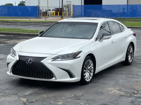 Another view of 2019 Lexus ES 300h Ultra Luxury for sale in Alvin, TX at Auto Boutique Texas