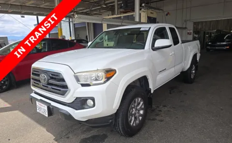 White 2018 Toyota Tacoma SR5 for sale in Alvin, TX