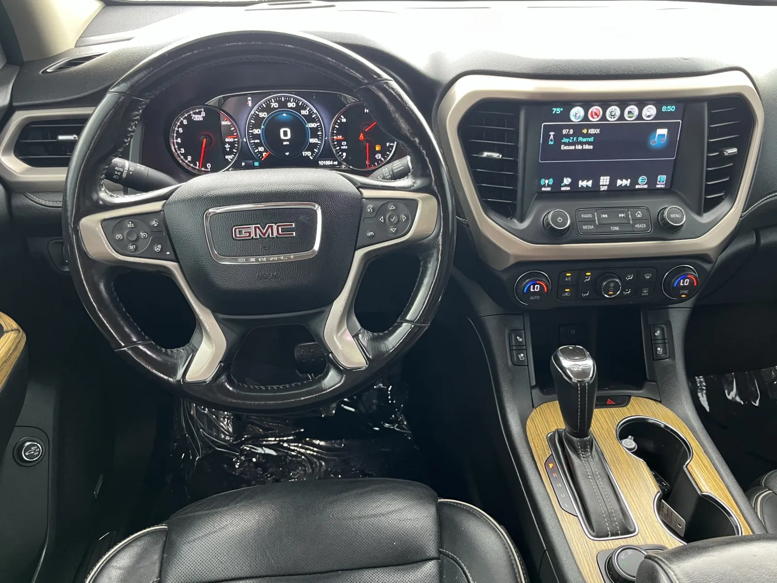 GMC Acadia photo 16