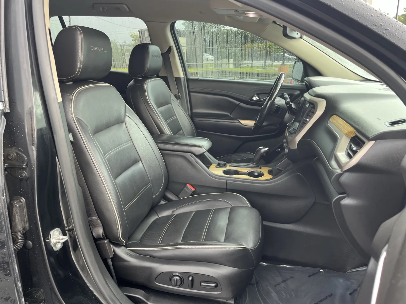 GMC Acadia photo 29
