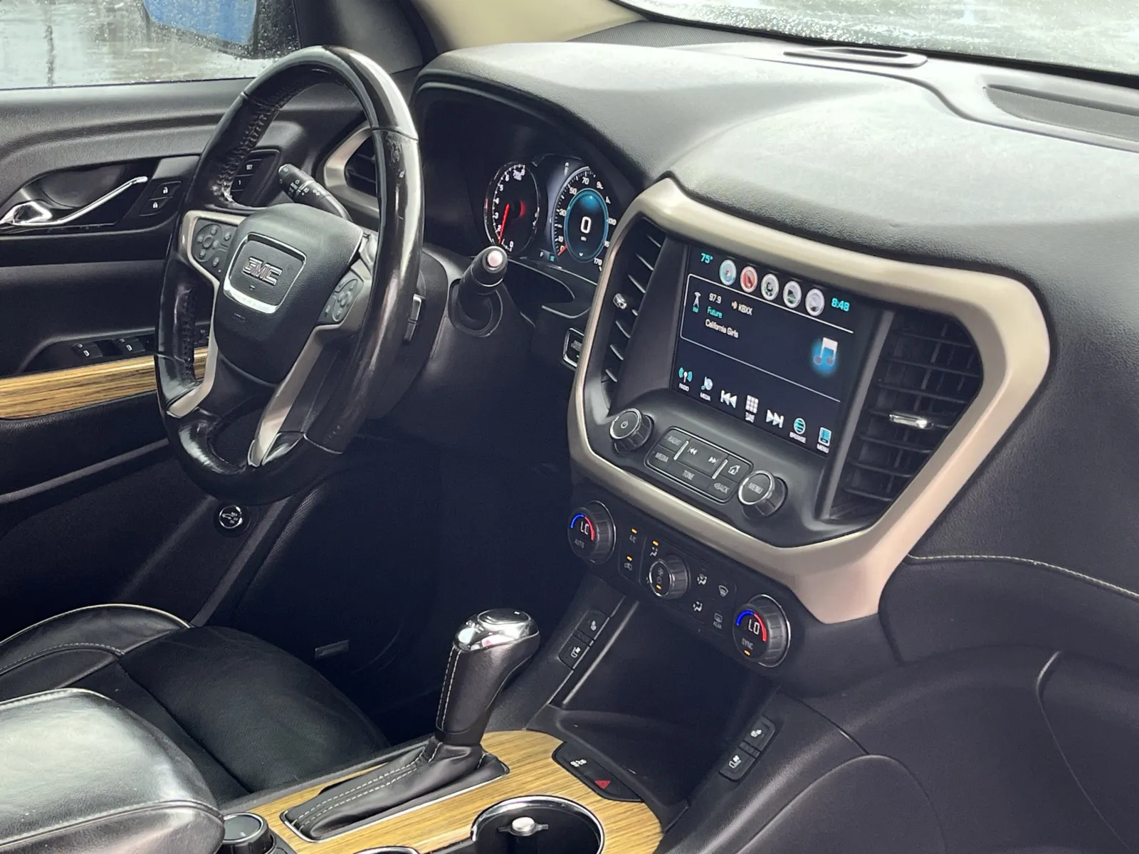 GMC Acadia photo 15