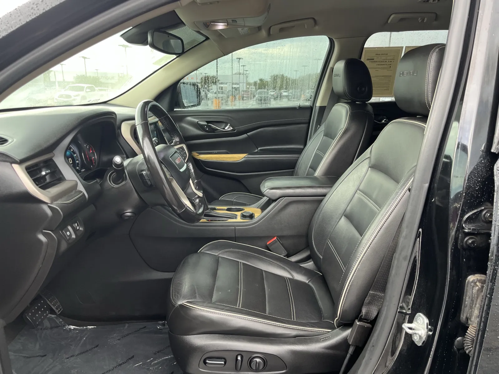 GMC Acadia photo 28