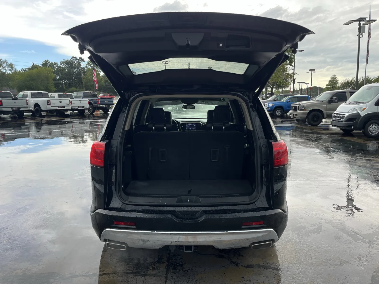 GMC Acadia photo 11