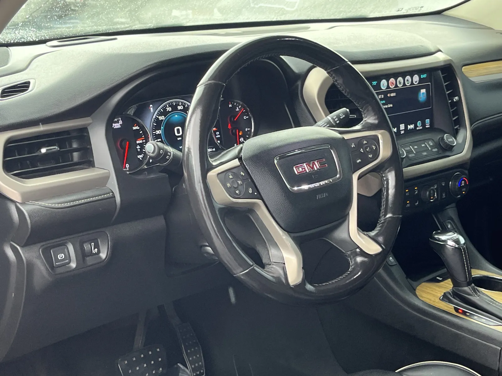 GMC Acadia photo 14