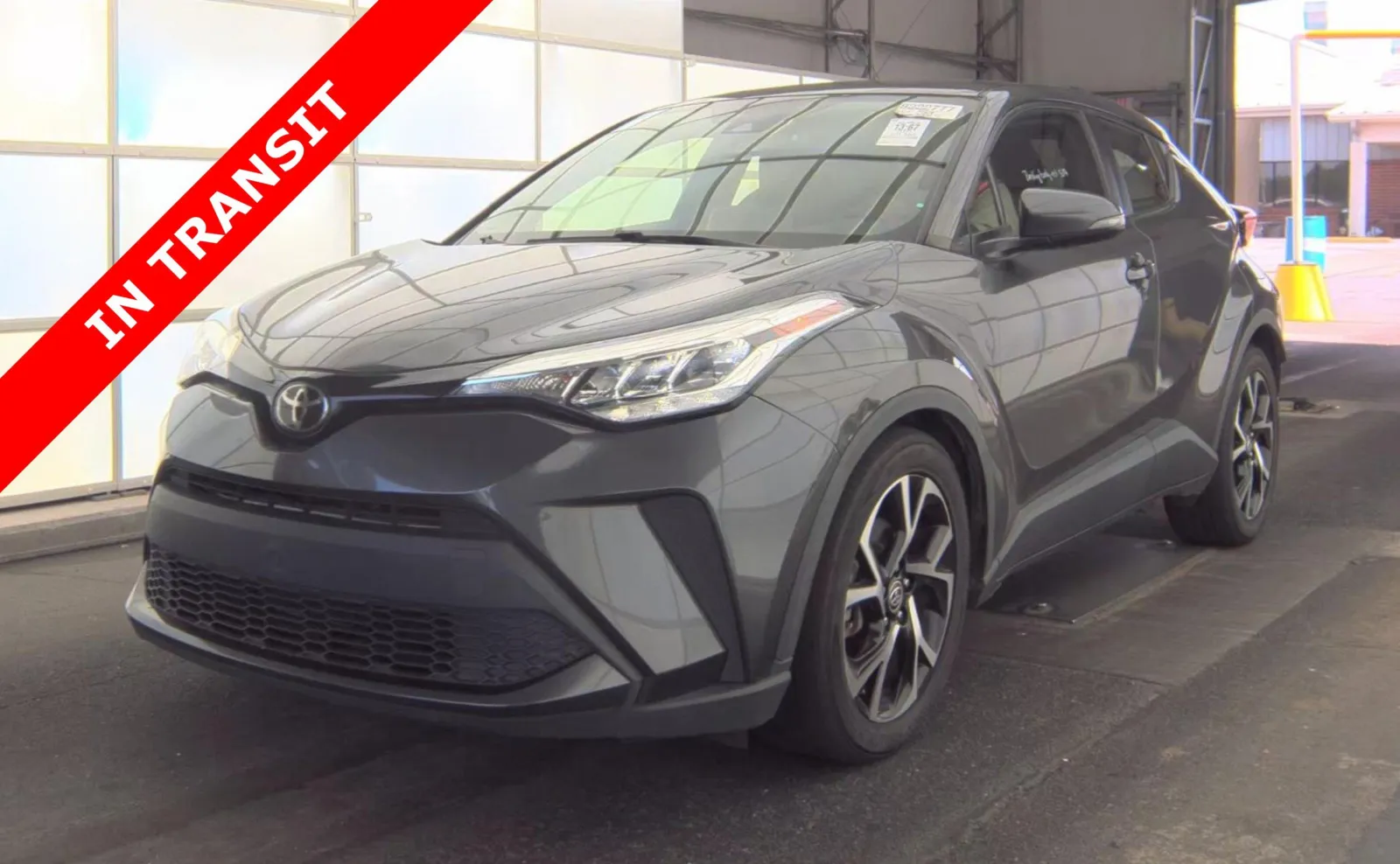 2021 Toyota C-HR XLE's photo