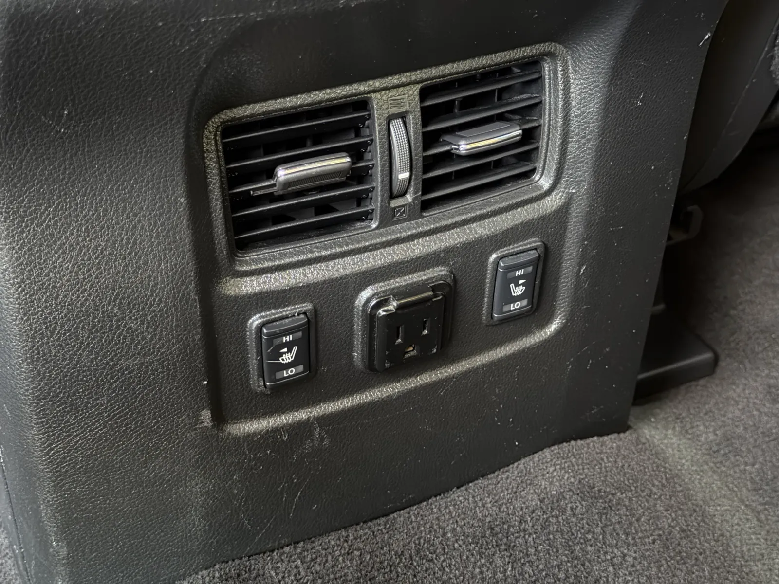 Nissan Titan photo 27