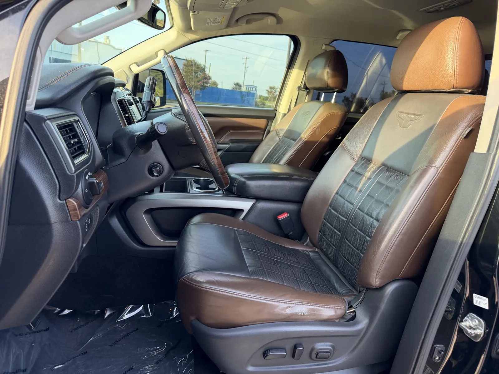 Nissan Titan photo 21