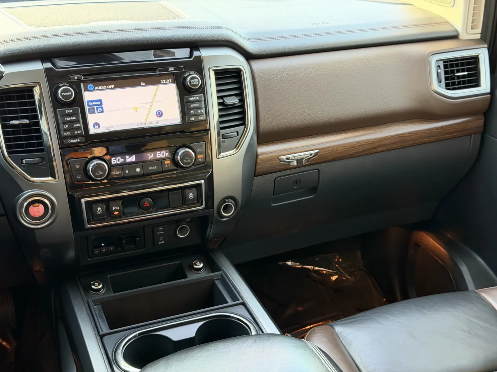 Nissan Titan photo 23