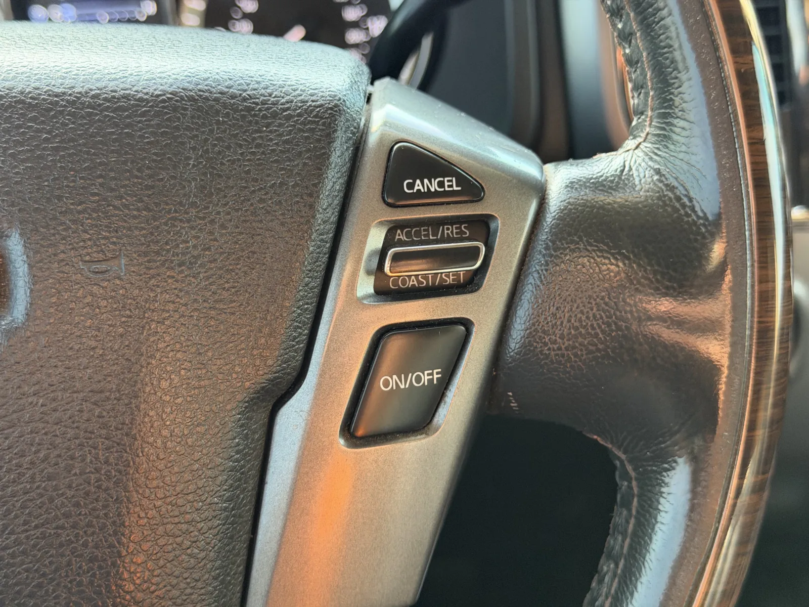 Nissan Titan photo 8