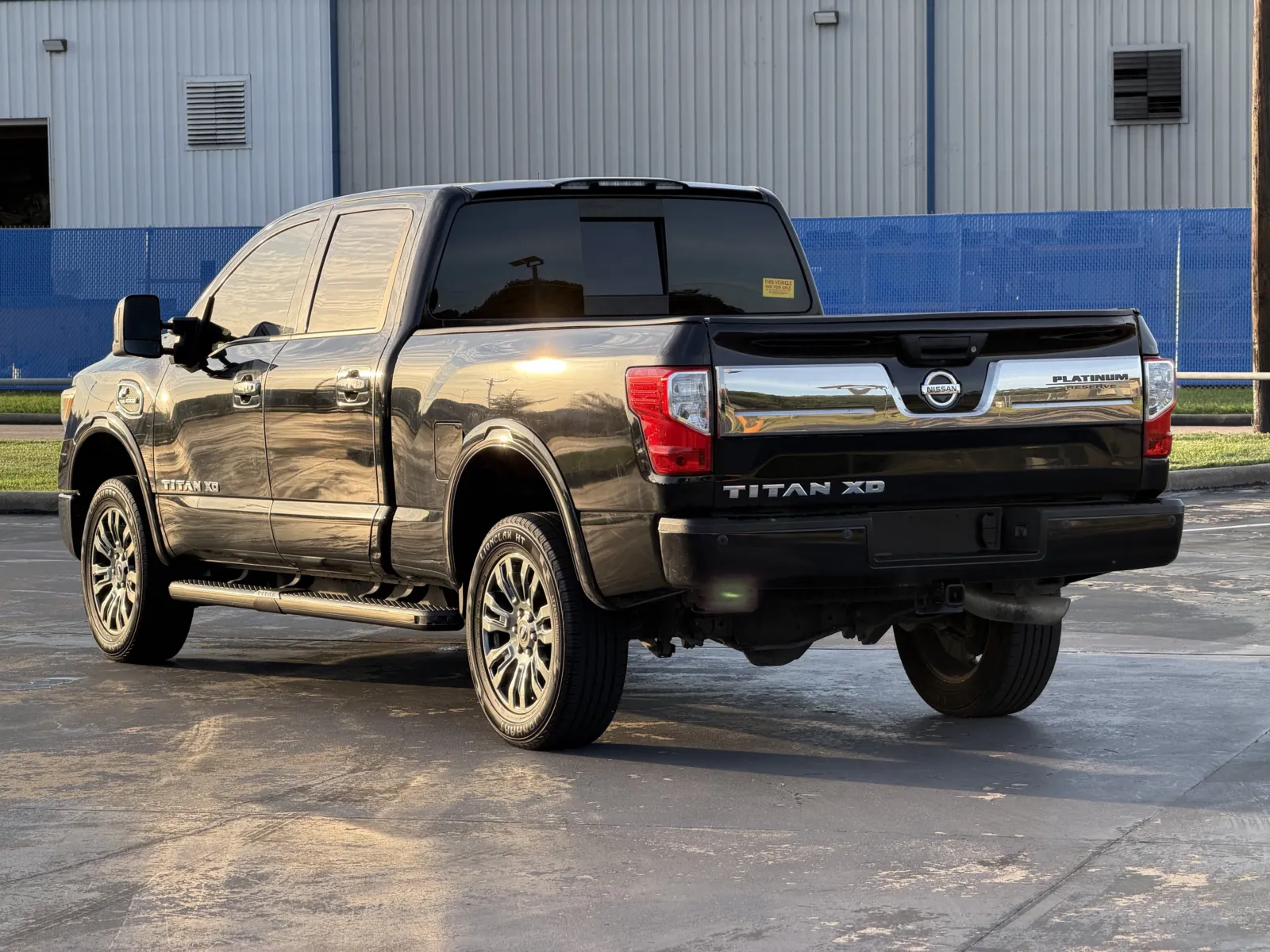 Nissan Titan photo 18