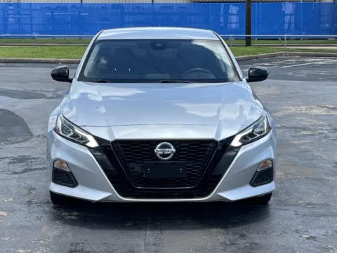 More photos of 2022 Nissan Altima 2.5 SR at Auto Boutique Texas, TX