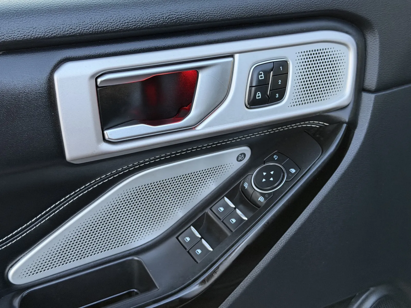 Ford Explorer photo 24