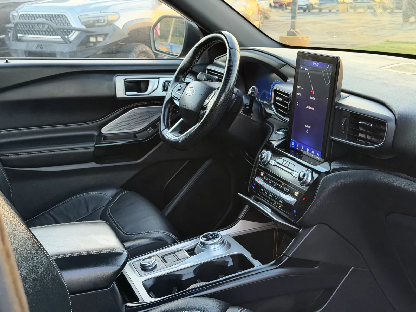 Ford Explorer photo 12