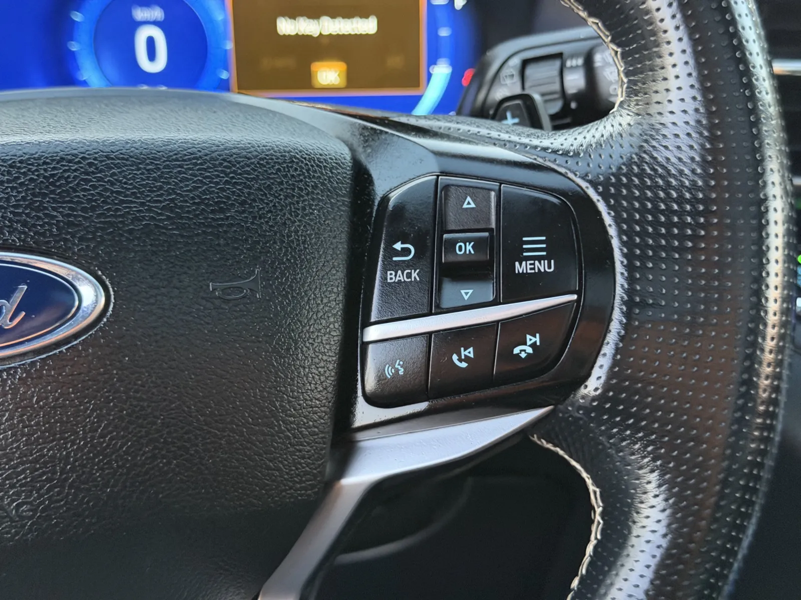 Ford Explorer photo 16