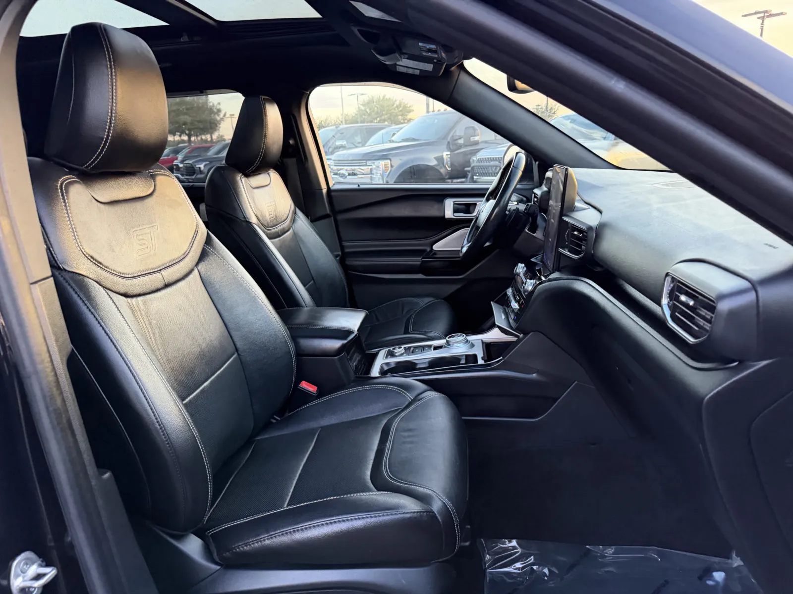 Ford Explorer photo 26