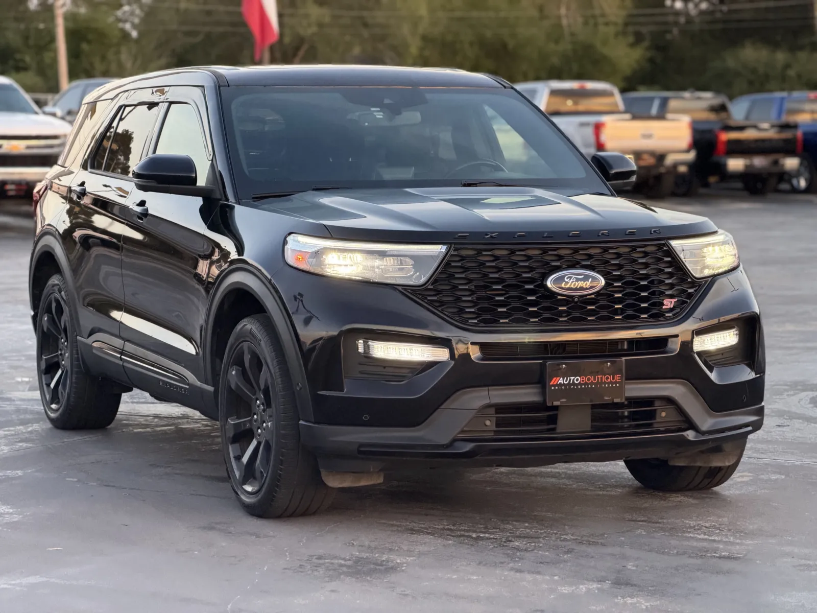 Ford Explorer photo 2