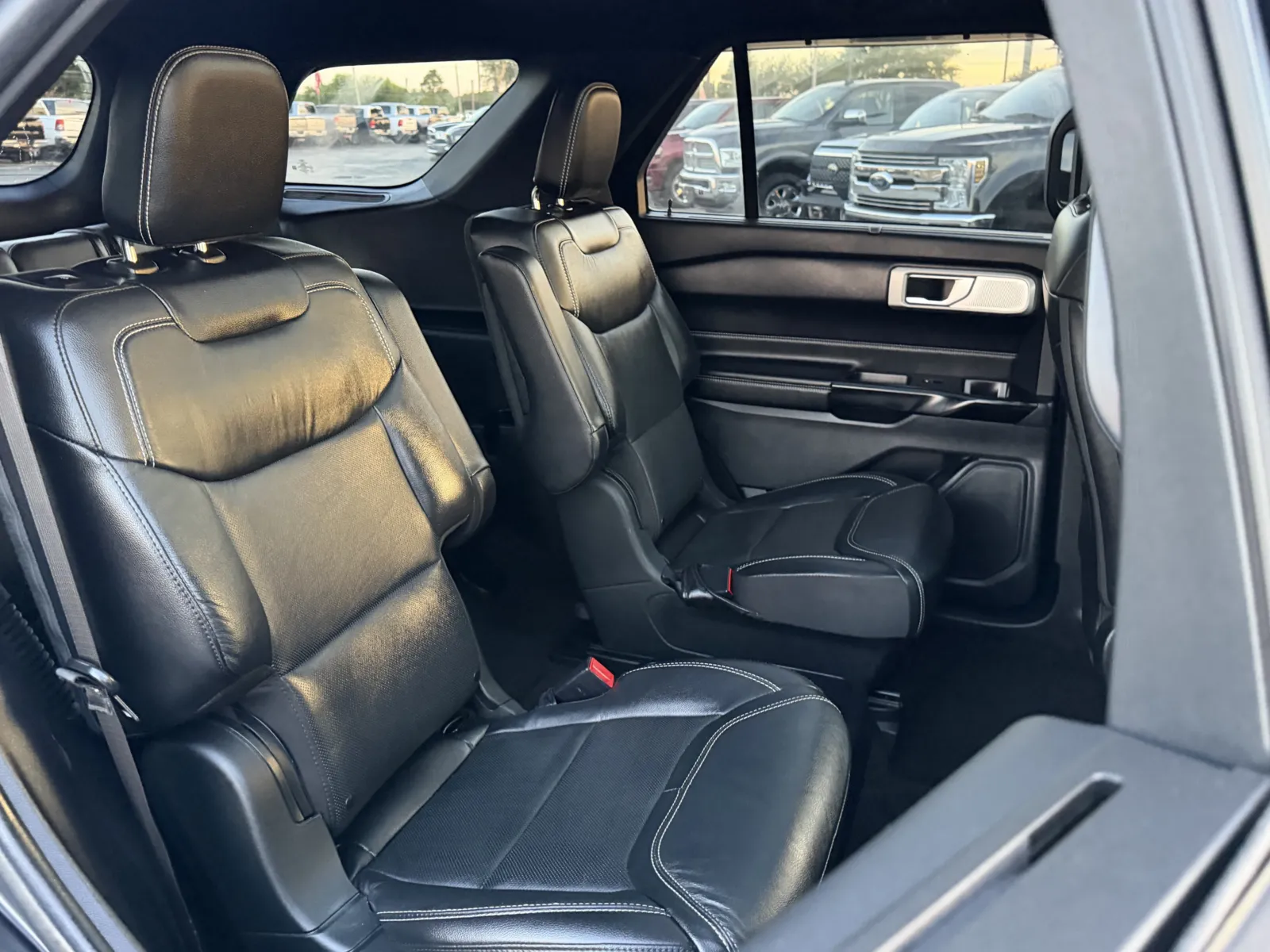 Ford Explorer photo 27