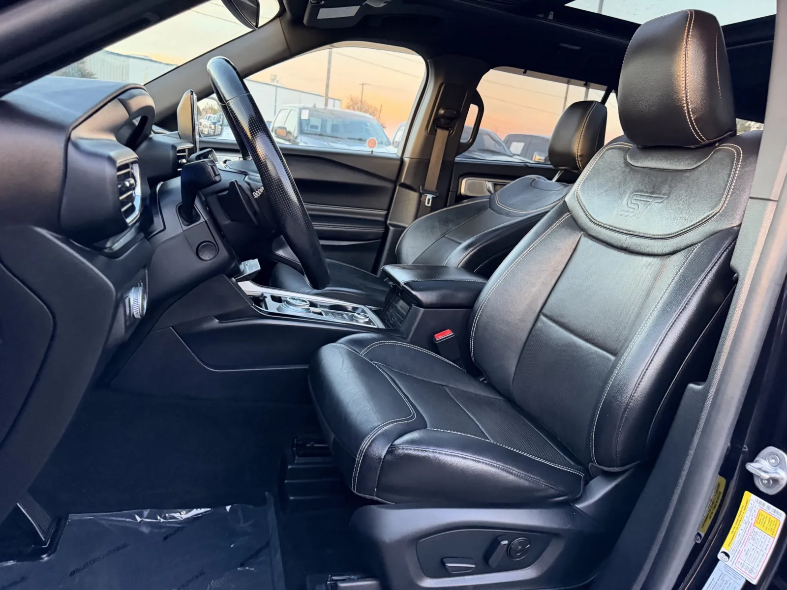 Ford Explorer photo 25
