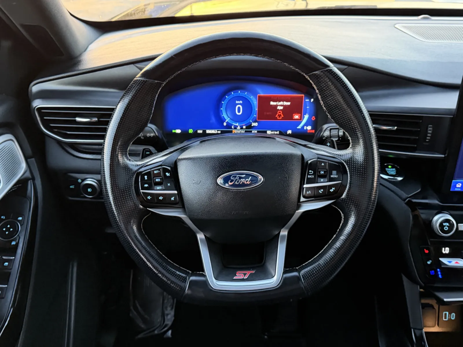 Ford Explorer photo 14