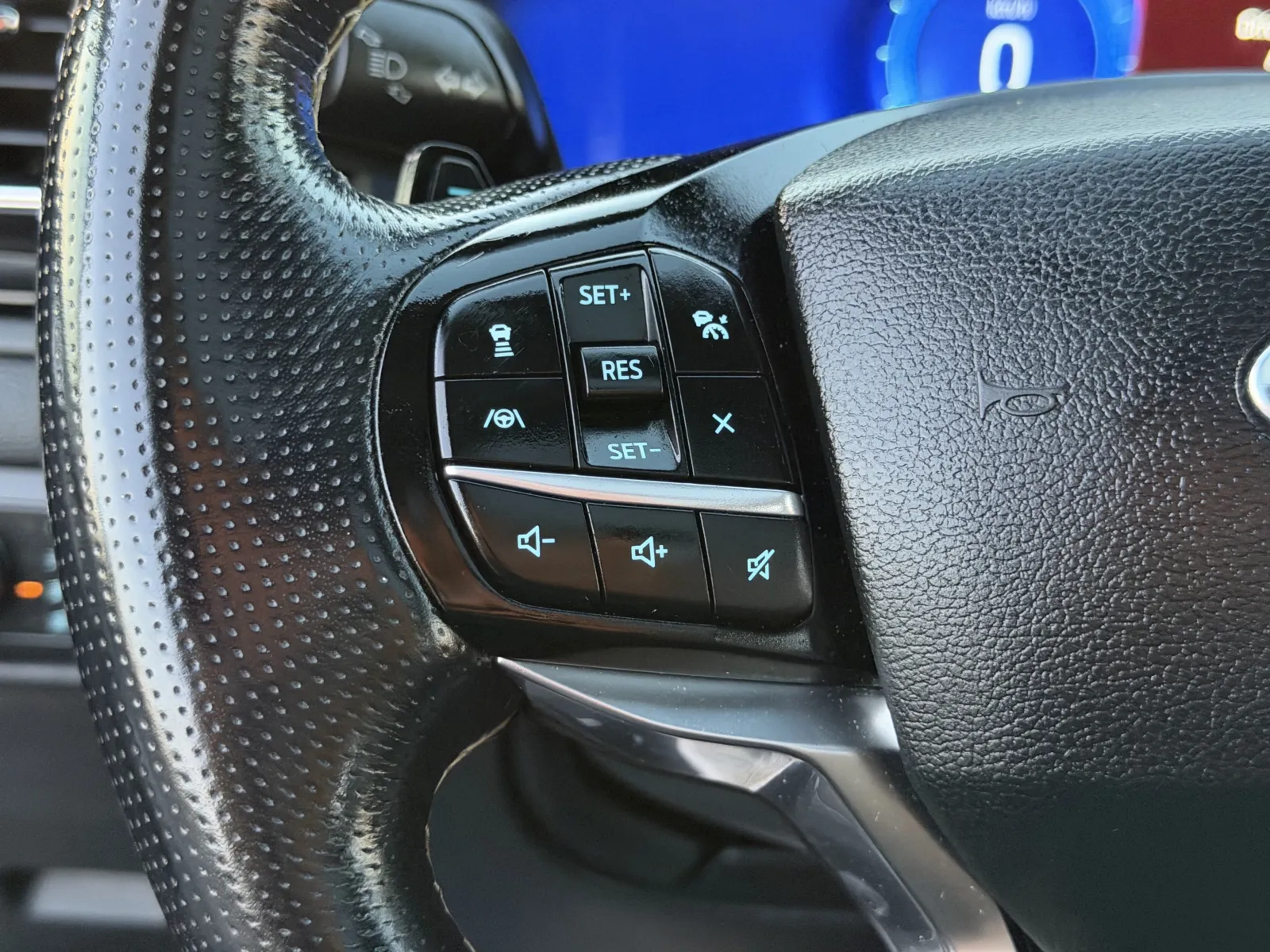Ford Explorer photo 15