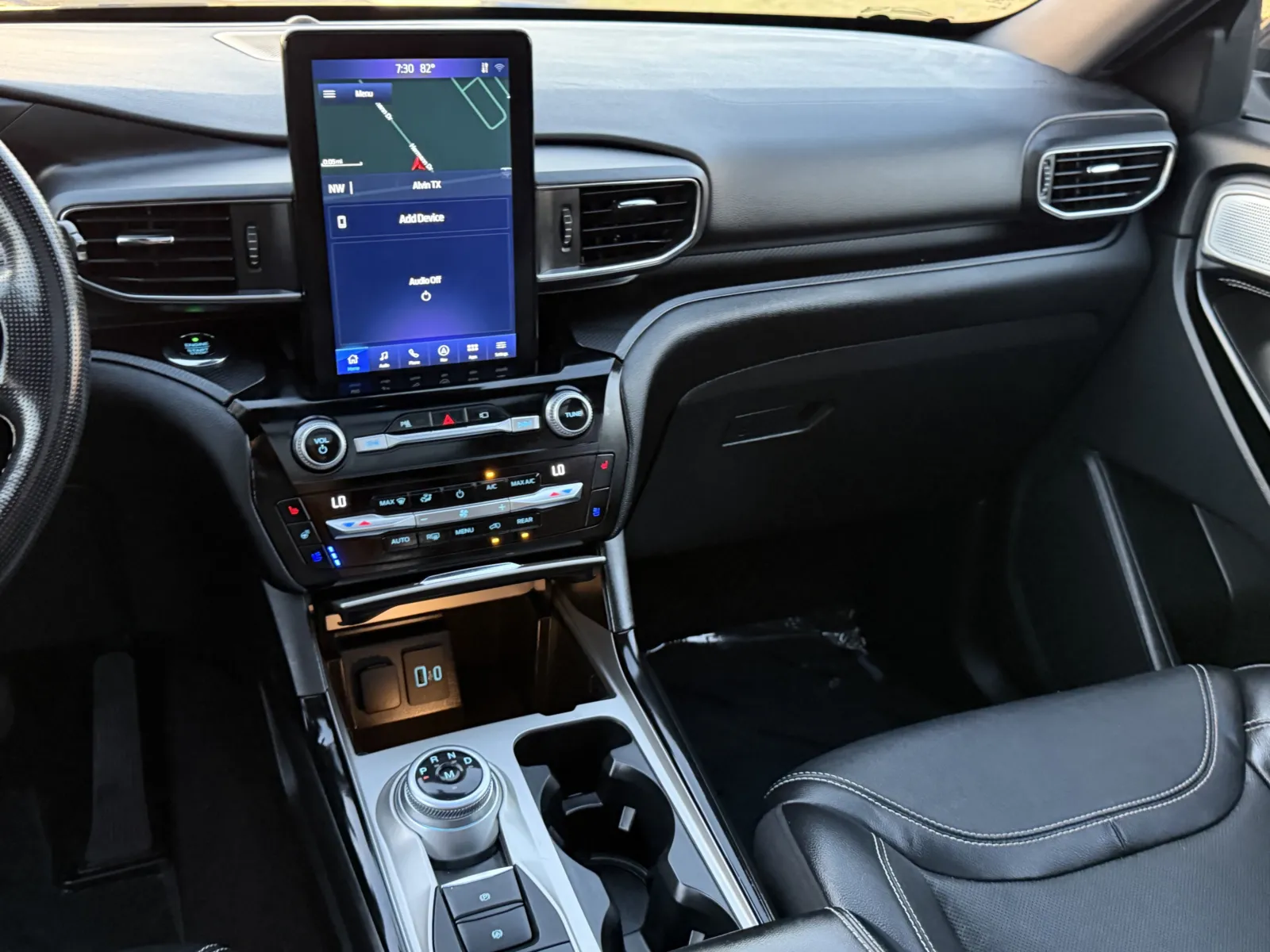 Ford Explorer photo 17