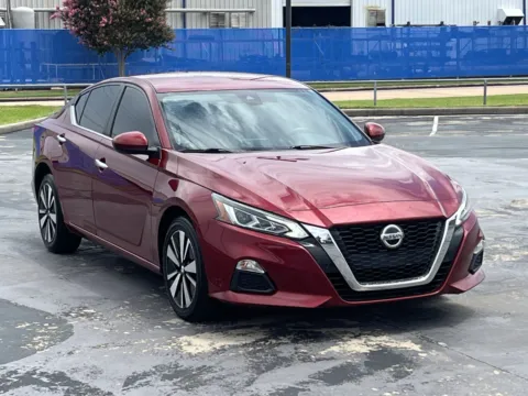 Photos of 2022 Nissan Altima 2.5 SV for sale in Alvin, TX at Auto Boutique Texas
