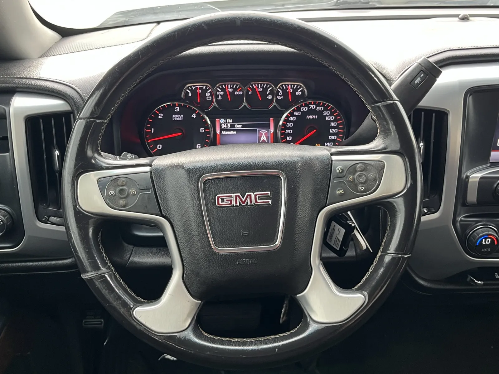 GMC Sierra photo 15