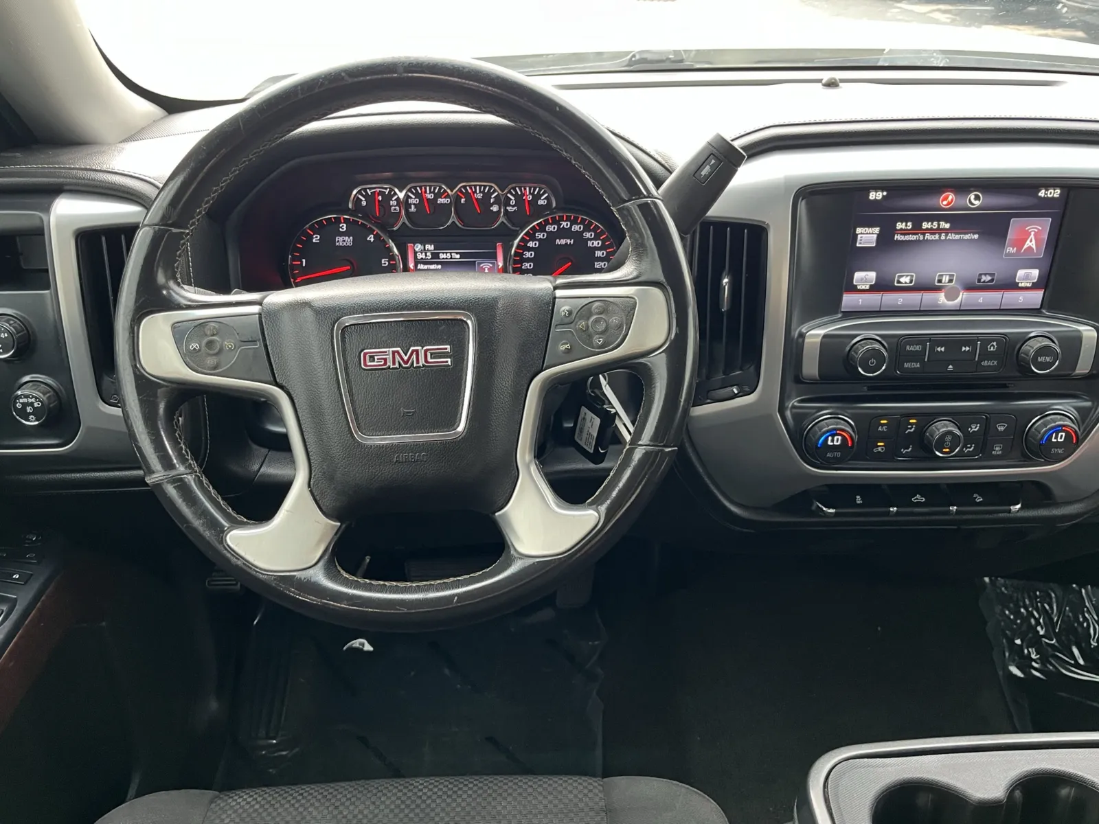 GMC Sierra photo 14