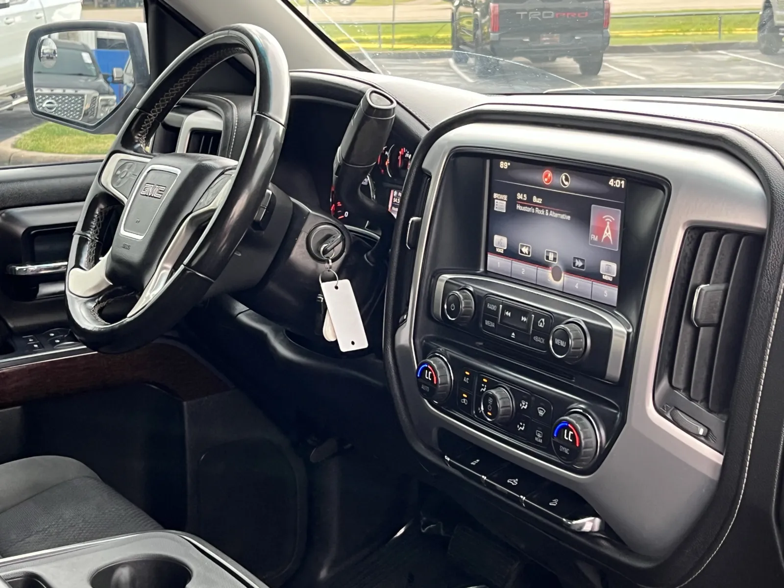 GMC Sierra photo 13