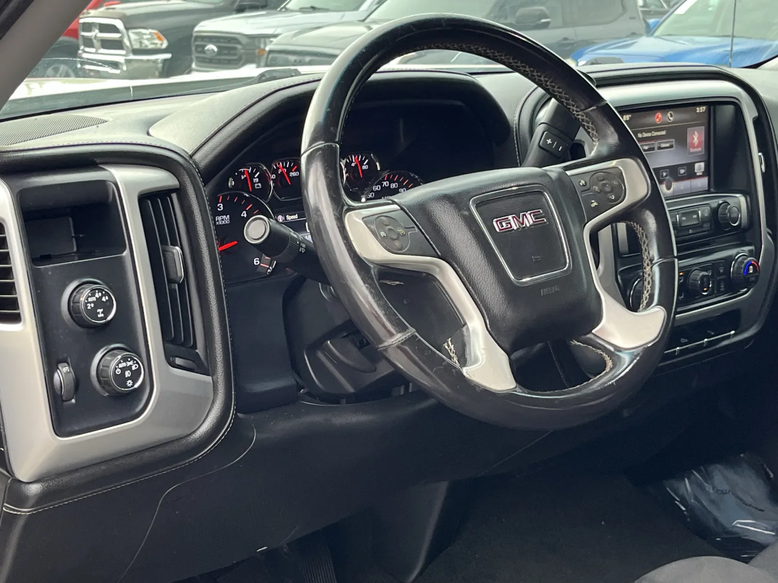 GMC Sierra photo 12