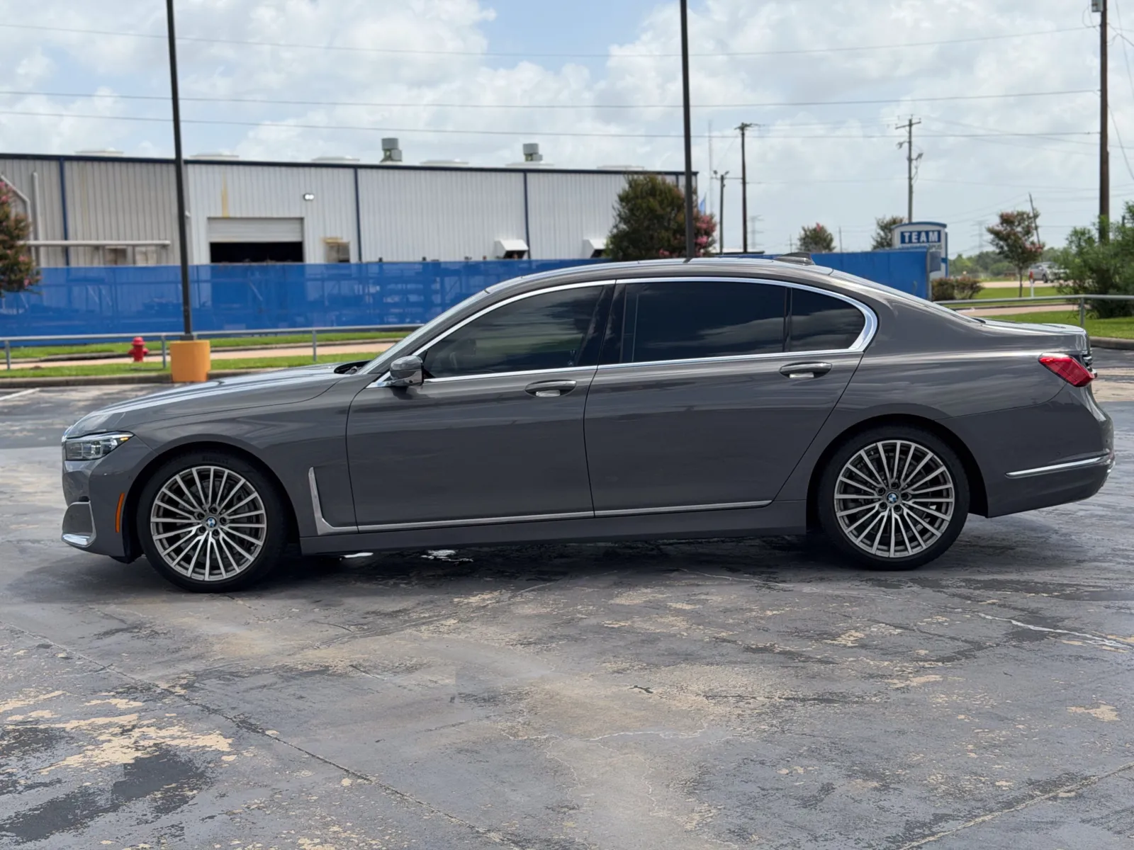 BMW 7 Series photo 13