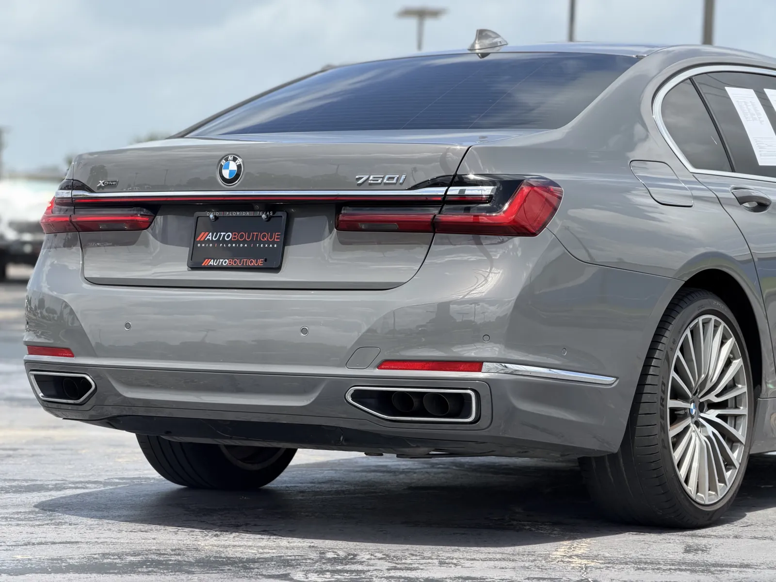 BMW 7 Series photo 12