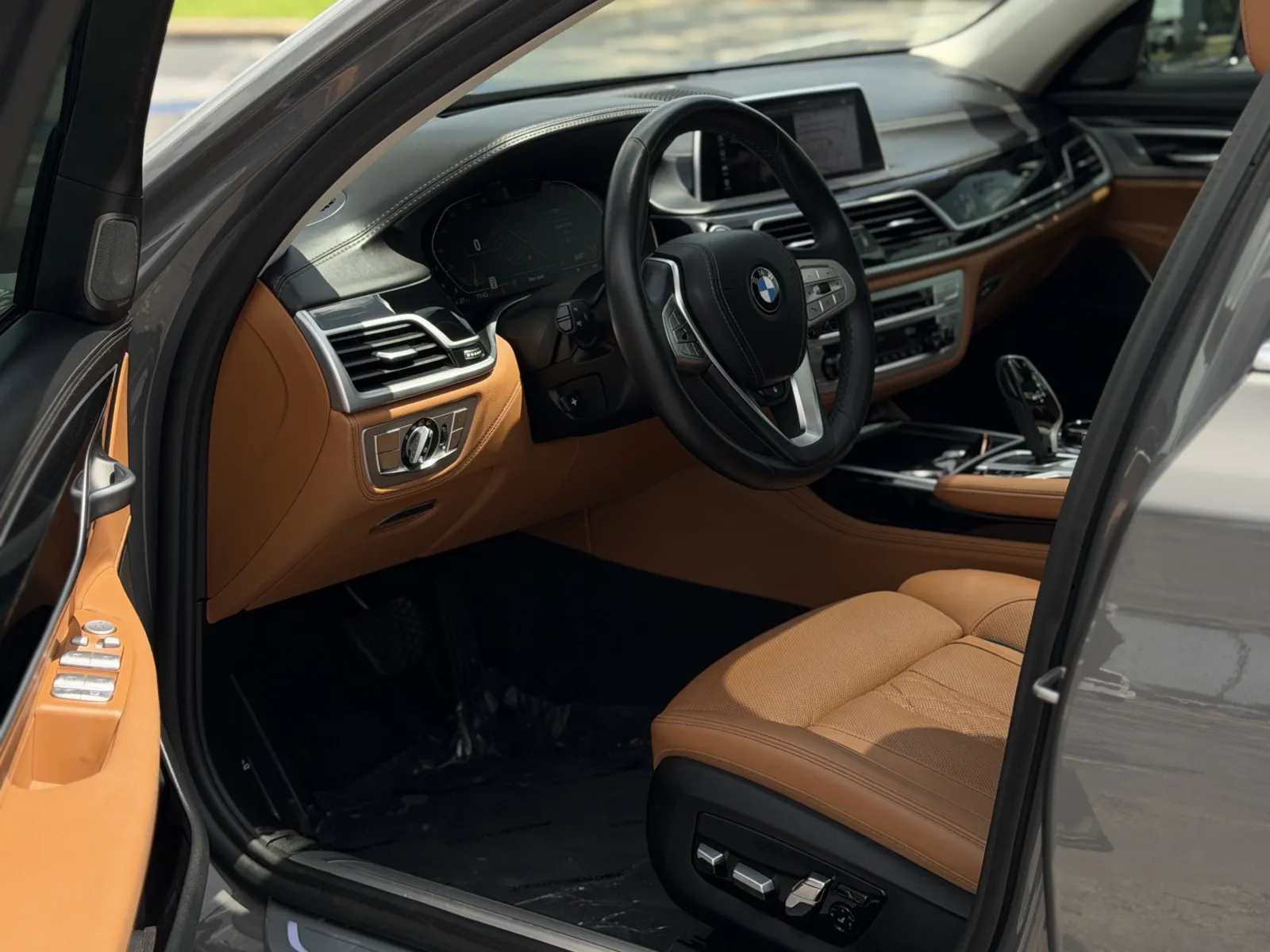 BMW 7 Series photo 19