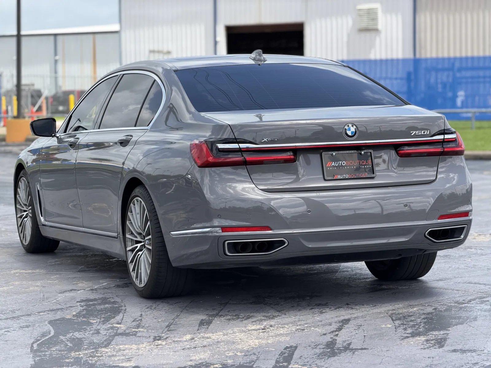 BMW 7 Series photo 9